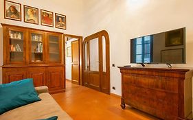 Demedici Apt W/ 2Br 1' Walk Uffizi & Ponte Vecchio